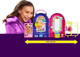 Barbie Extra Minis, dodatkowa mini lalka i zestaw butikowy, szafa z szafkami, półki, lustra, platforma 360, dodatkowa mini lalka z różowymi akcesoriami do włosów, HHN15