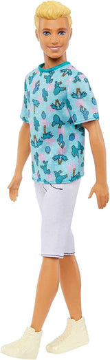 Lalka Barbie Ken Fashionistas - koszulka z nadrukiem kaktusa i palmy, białe spodenki i tenisówki, idealna na przygody z przyjaciółmi i spacery po mieście, dla dzieci w wieku od 3 lat i starszych, lalki HJT10 Naty Shop