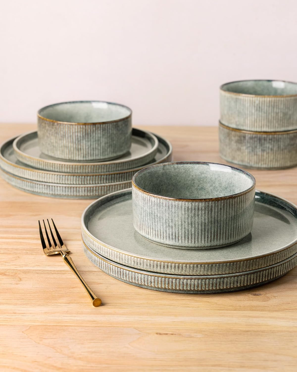 GBhome Ceramiczny zestaw obiadowy dla 6 osób 18 sztuk Reaktywna glazura Ręcznie wykonany zestaw naczyń porcelanowych Zestaw misek i talerzy można myć w kuchence mikrofalowej i zmywarce