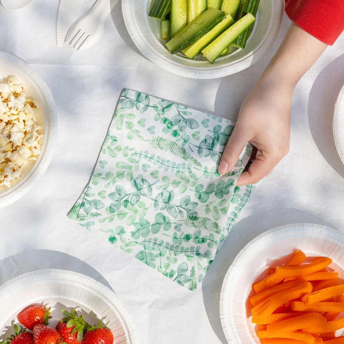 Talking Tables Rodzaj stołu Jednorazowe serwetki Miękkie serwetki papierowe Zielone liście Do użytku weselnego lub codziennego Przyjazny dla środowiska Kompostowalny Możliwość recyklingu Wyprodukowano w UE 2