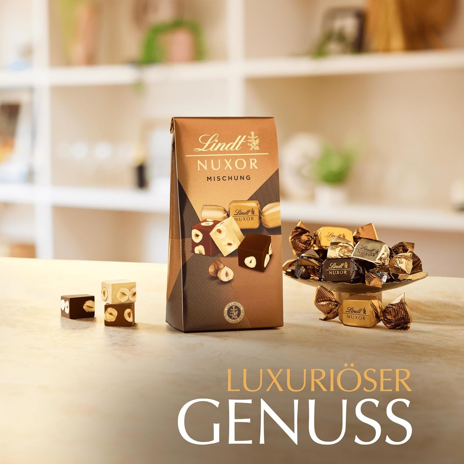 Czekolada Lindta | Mieszanka do torebki NUXOR | 103g | Gianduja Kremowe kostki czekoladowe w trzech asortymentach z prażonymi całymi orzechami laskowymi | Czekoladowy prezent