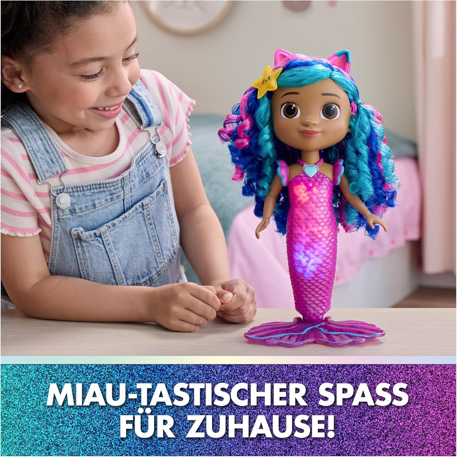 DREAMWORKS GABBY'S DOLLHOUSE – Sing & Shine Meerjungfrau Gabby, 35 cm große Puppe mit Licht- und Soundeffekten, sricht Deutsch, für Kinder ab 3 Jahren
