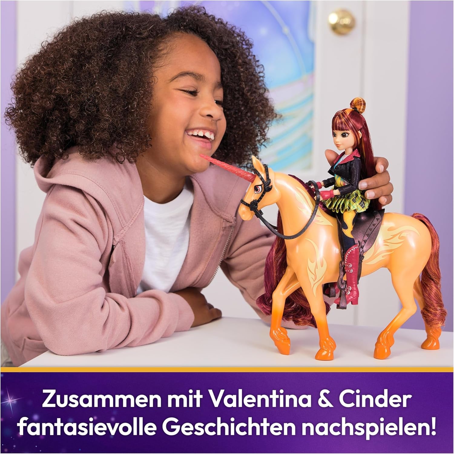 Lalka Valentina Unicorn Academy - oryginalna lalka z popularnej serii Netflix, ma 24 cm wysokości i 5 akcesoriów do pomysłowego odgrywania ról, dla dzieci w wieku 4 lat i starszych