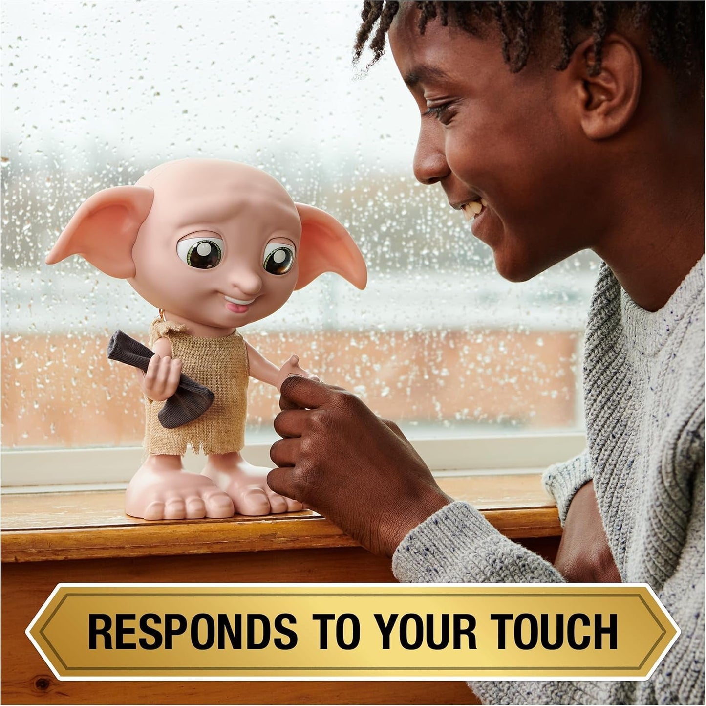 Spin Master 6067280 Wizarding World Harry Potter Magical Interactive Dobby Elf Skarpetkowa lalka, ponad 30 dźwięków i fraz, 21,6 cm, zabawka dla dzieci, czarna