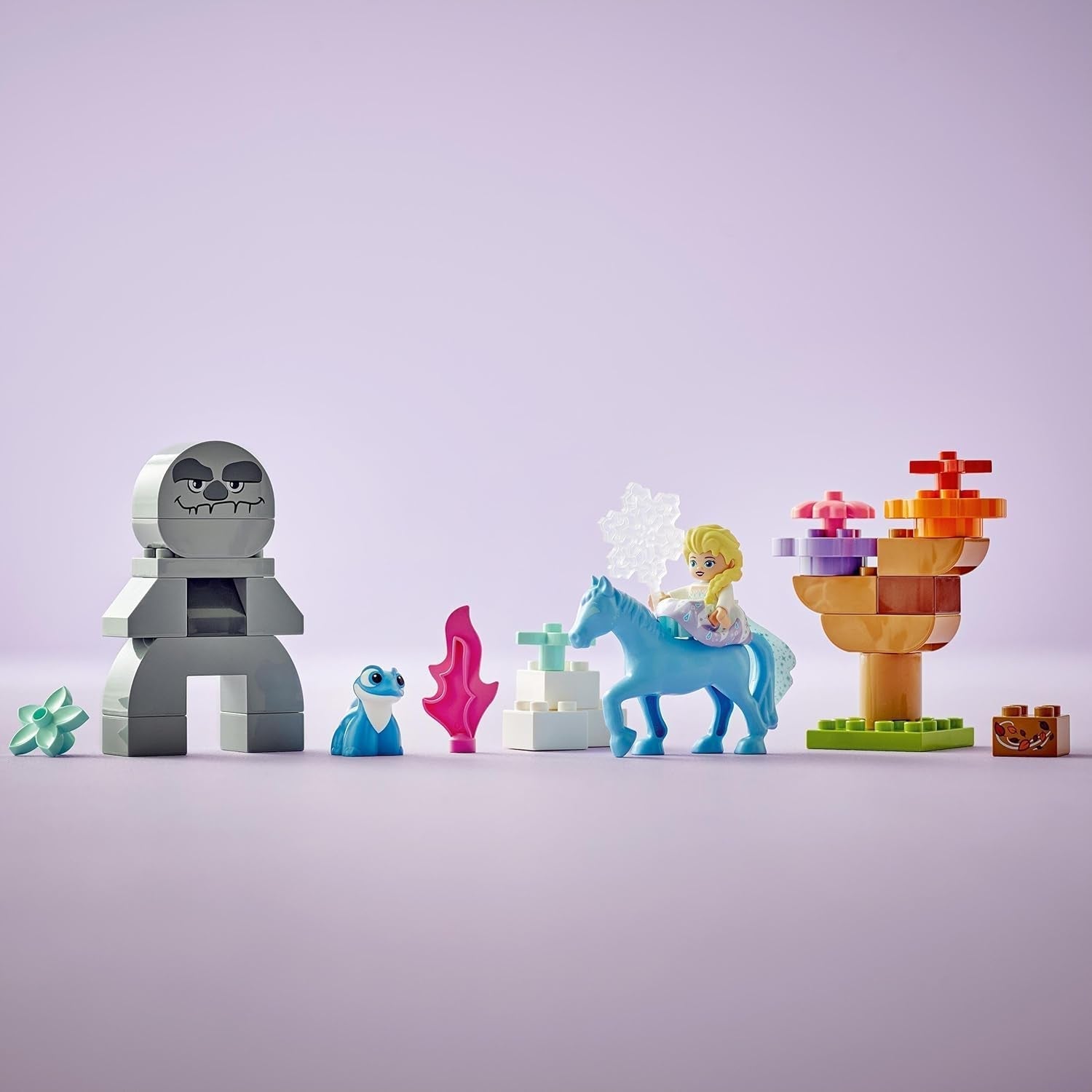 LEGO DUPLO | Disney ELSA i Bruni w Zaczarowanym Lesie, 4 figurki Królowej Lodu dla 2-latków, prezent dla przedszkolaków dla dziewcząt i chłopców w wieku powyżej 2 lat, na podstawie zestawów do budowania „Kraina Lodu 2” 10418 Beuche den LEGO-Store