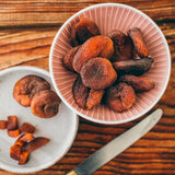 Seeberger Unsulfured Apricots: Niepoddane obróbce suszone morele o słodkim, owocowym smaku - bez dodatku cukru - bez pestek, wegańskie (1 x 125g) Naty Shop Dehydrated Products
