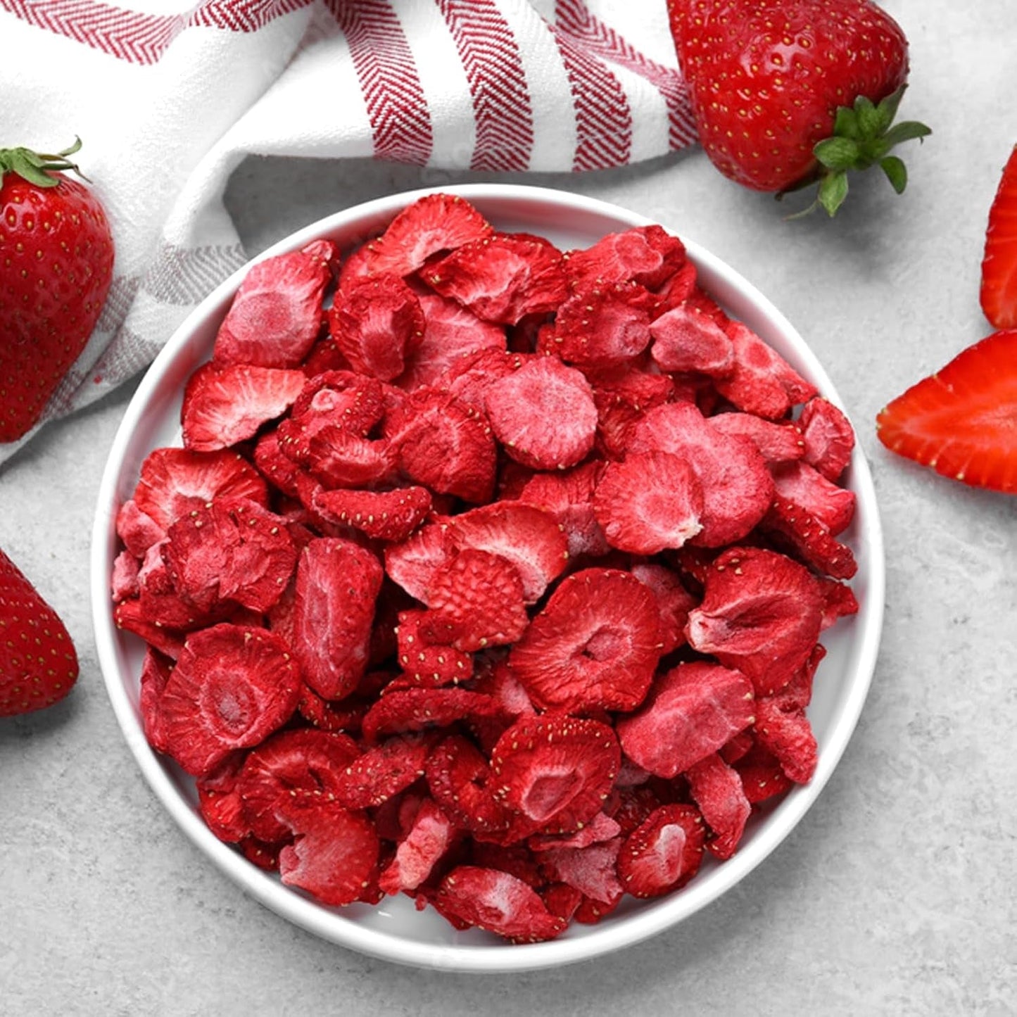 Truskawki liofilizowane 150g - Truskawki liofilizowane plastry - Owoce suszone liofilizowane - Owoce truskawek suszone - Idealne do wypieków, dekoracji, przekąsek, musli, deserów Produkty odwodnione Naty Shop
