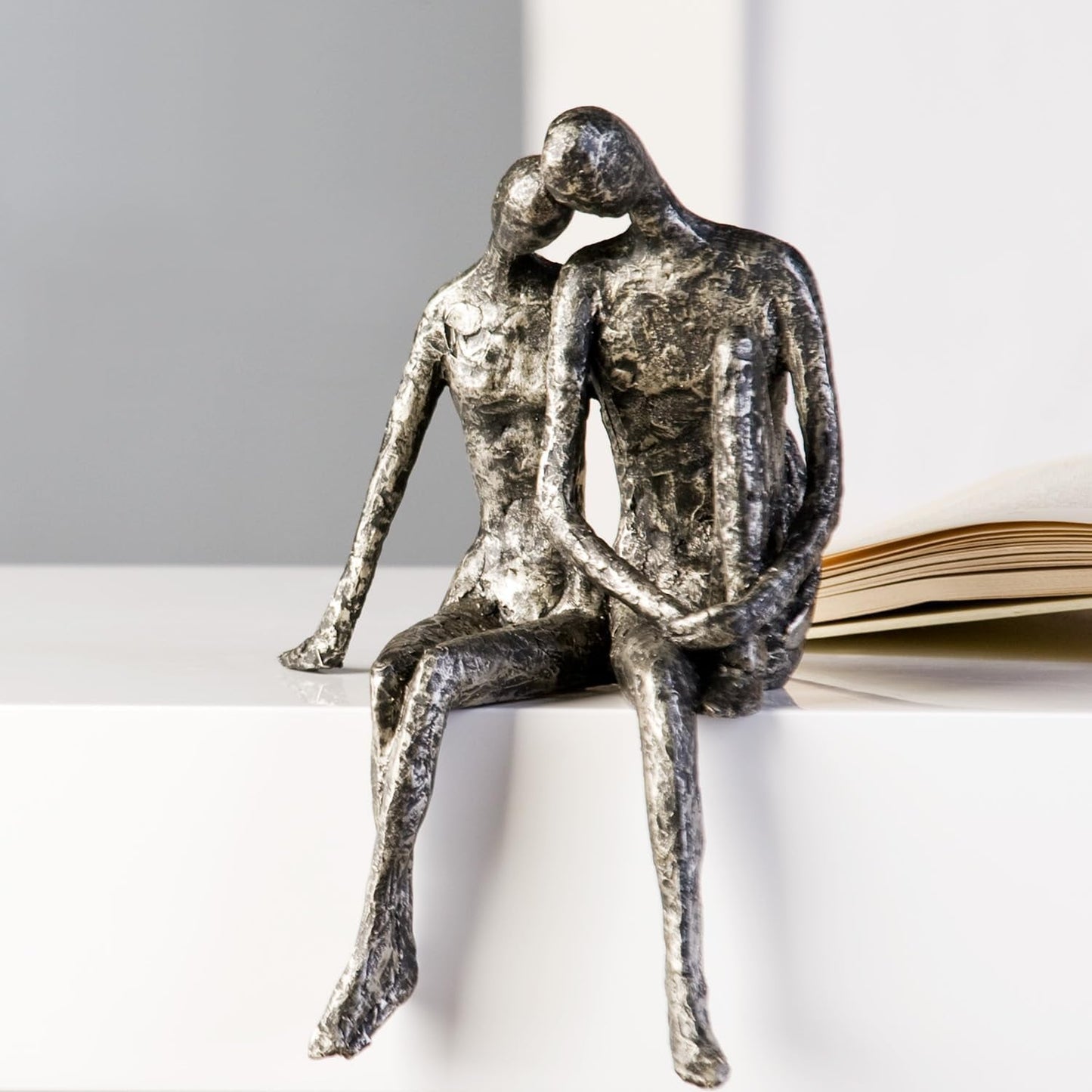 Rzeźba Casablanca - Figurka dekoracyjna pary - Polyresin - Kolor: antyczne srebro Wysokość 25 cm Figurki i rzeźby Naty Shop