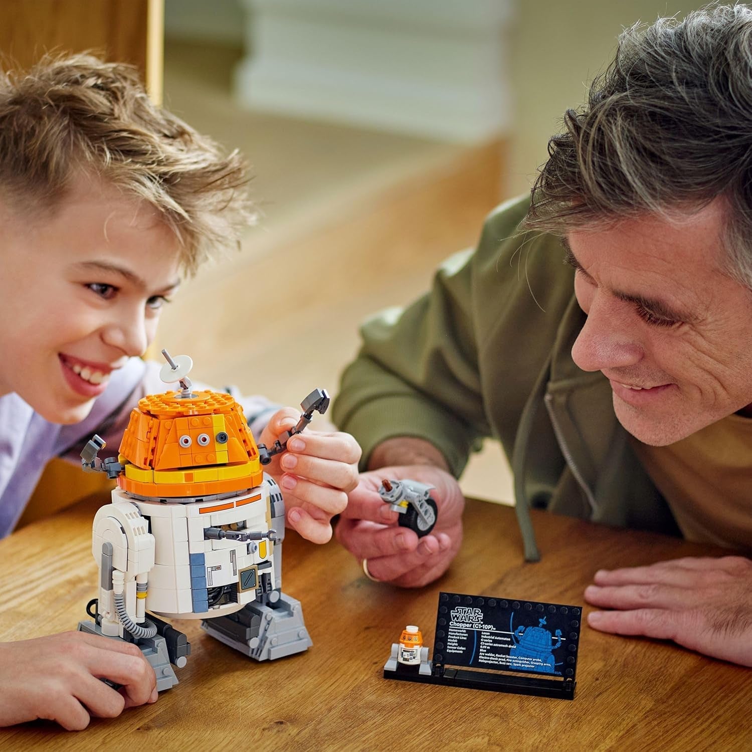 Figurka LEGO Star Wars 75416 Ahsoka Astromech Droid Chopper (C1-10P) - zabawka z ruchomą głową, odłączanymi ramionami i centralnym kołem - prezent dla fanów Ahsoki, chłopców i dziewcząt powyżej 10 lat Zestawy do budowania Besuche den LEGO-Store