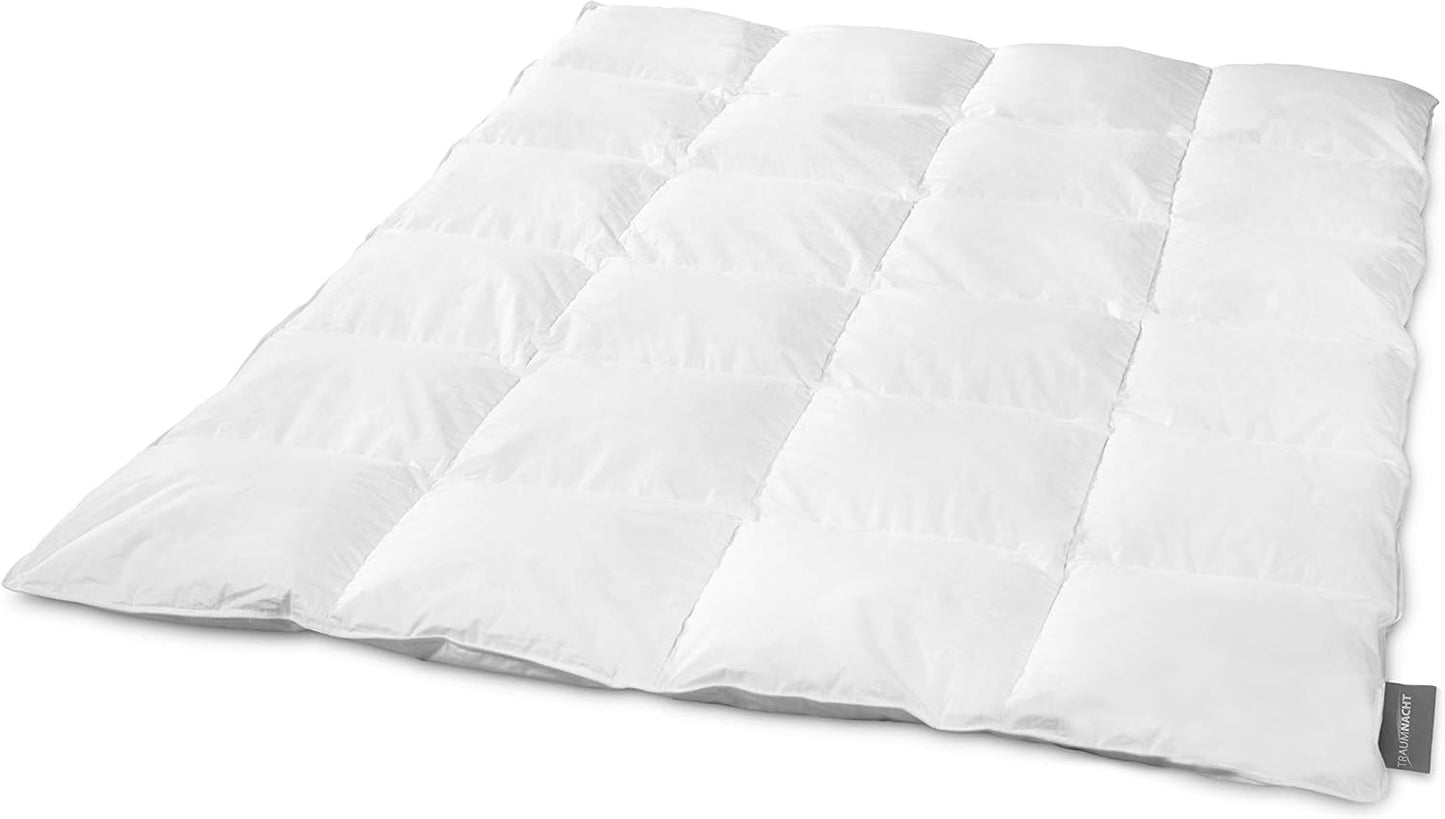Traumnacht Basic Lekka kołdra puchowa z nowym białym puchem (60%) i pierzem (40%), DIN EN 12934, 135 x 200 cm, z certyfikatem Down Pass i Oeko-Tex, wyprodukowana zgodnie z niemieckimi standardami jakości. Kołdry i kołdry Naty Shop 60 procent puchu / 40 procent pierza Ciepły koc zimowy 155 x 220