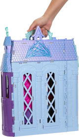 Mattel Disney Frozen - Domek dla lalek Castle Arendelle (60 cm+) z lalką Elsą, 4 place zabaw i 15 mebli i akcesoriów Disney Frozen II, HLW61