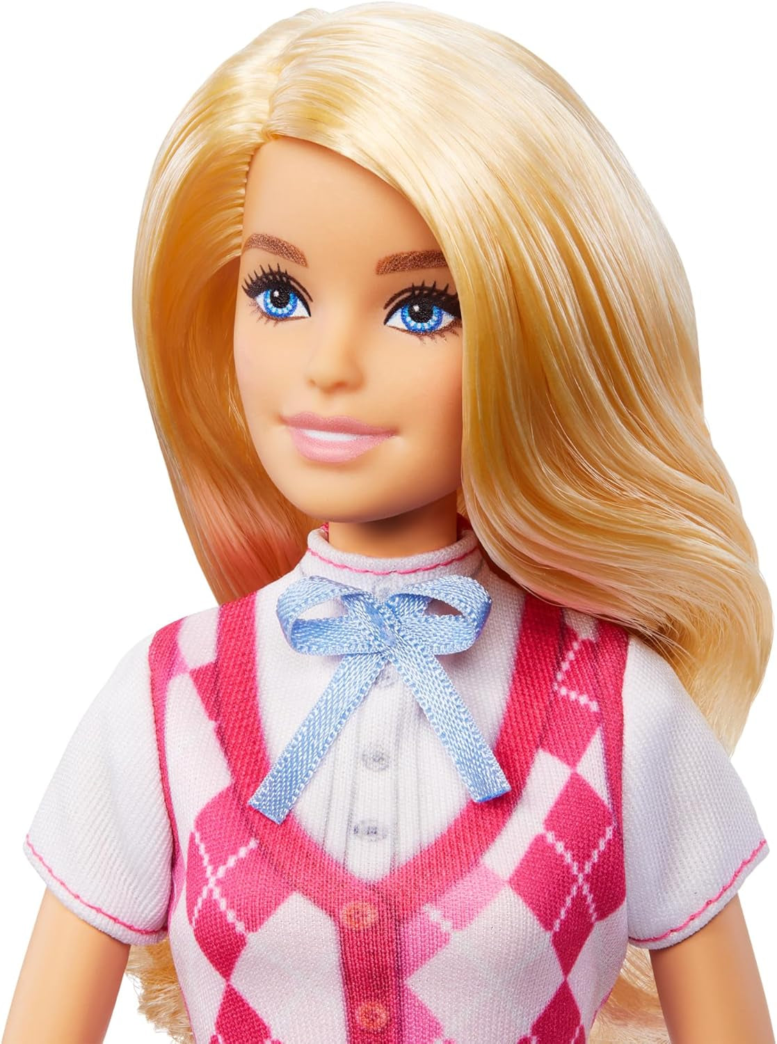 Lalka Barbie Malibu i akcesoria z filmu Barbie Mysteries: The Secret Horse Adventure, w tym modna lalka, odpinany strój do jazdy konnej i kask, HXJ38