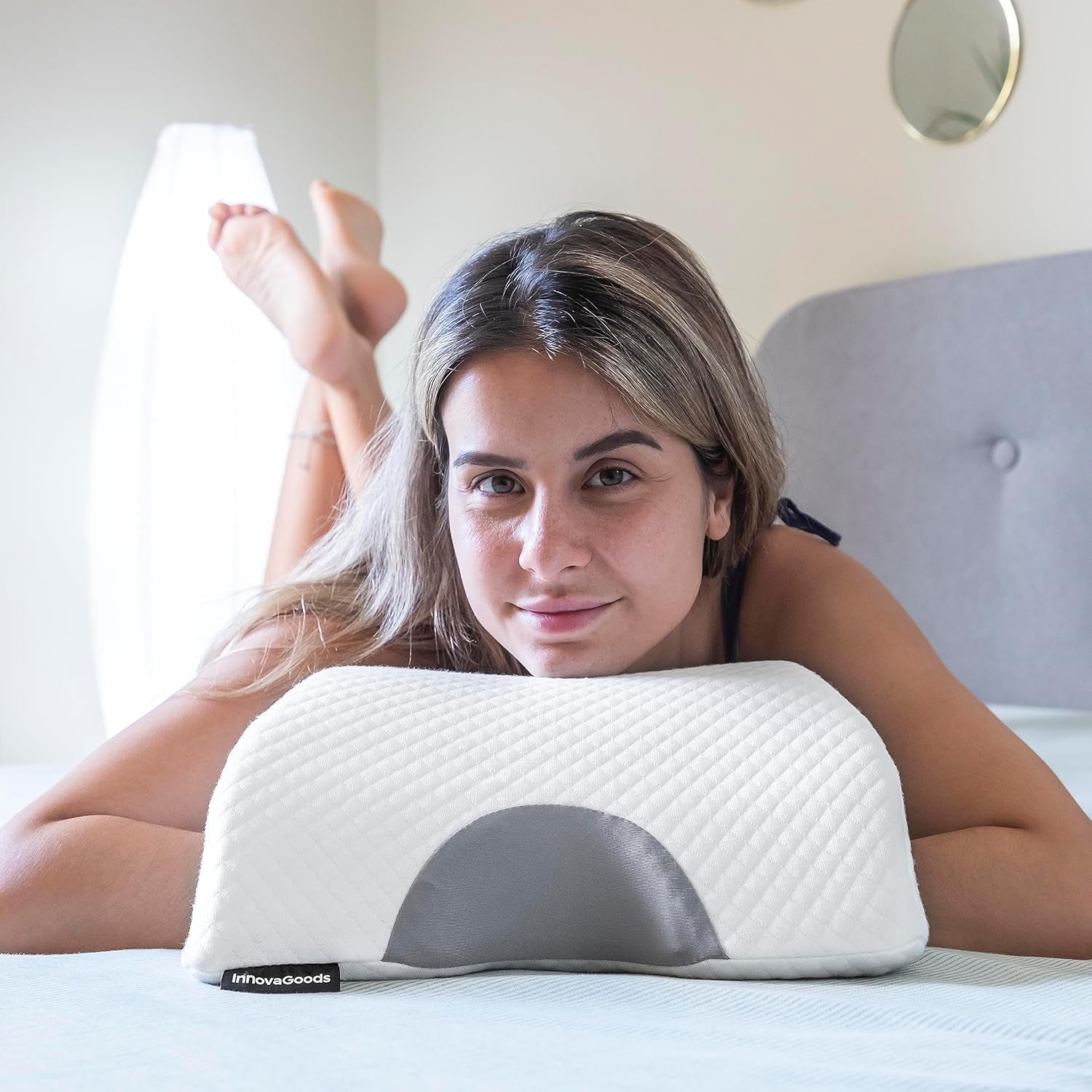InnovaGoods - Wiskoelastyczna poduszka szyjna dla par, Ergonomiczny kształt dla relaksu dla par, Pianka z pamięcią kształtu do łagodzenia ucisku, Zdejmowane pokrycie, Biała, 36 x 12,5 x 30,5 cm, Pianka z pamięcią kształtu