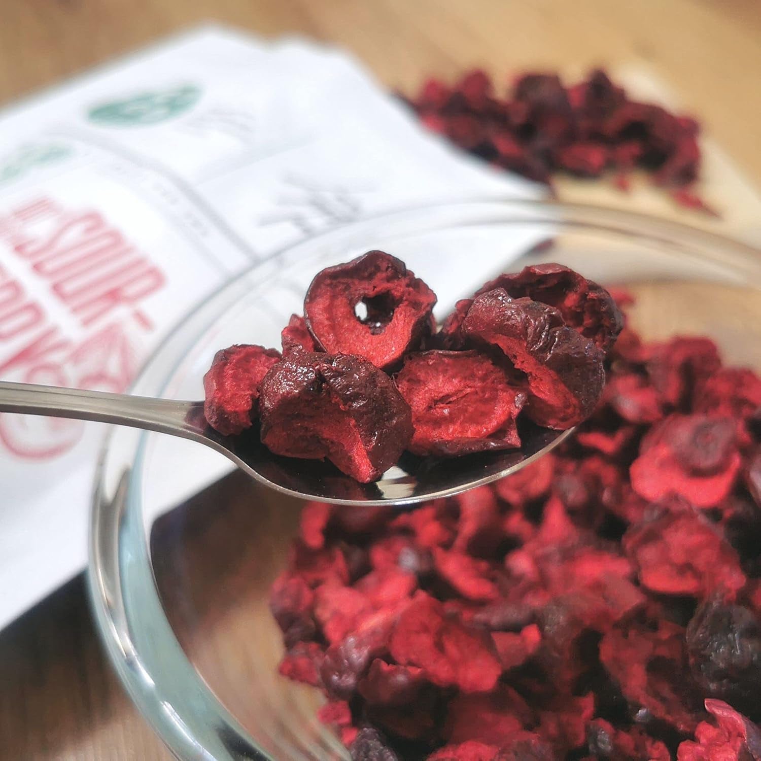 Liofilizowane gorzkie wiśnie | 100% naturalne kawałki owoców liofilizowanych Owoce suszone | Suszone gorzkie wiśnie | Liofilizowane gorzkie wiśnie | ZingyZoo Produkty odwodnione Naty Shop