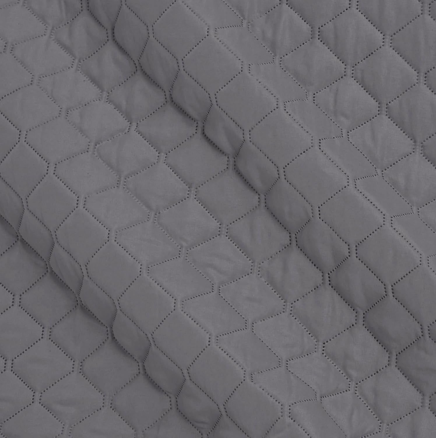 Amazon Basics oversize'owa kołdra z reliefem, 170 x 210 cm, ciemnoszary wzór w romby. Łóżka i koce Besuche den Amazon Basics-Store