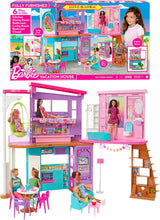 Domek wakacyjny Barbie (116 x 77,9 cm), 6-osobowy domek do zabawy, w pełni wyposażony w akcesoria, meble i windę, składany i do przechowywania, lalka, prezent dla dzieci w wieku 3 lat i starszych, HCD50