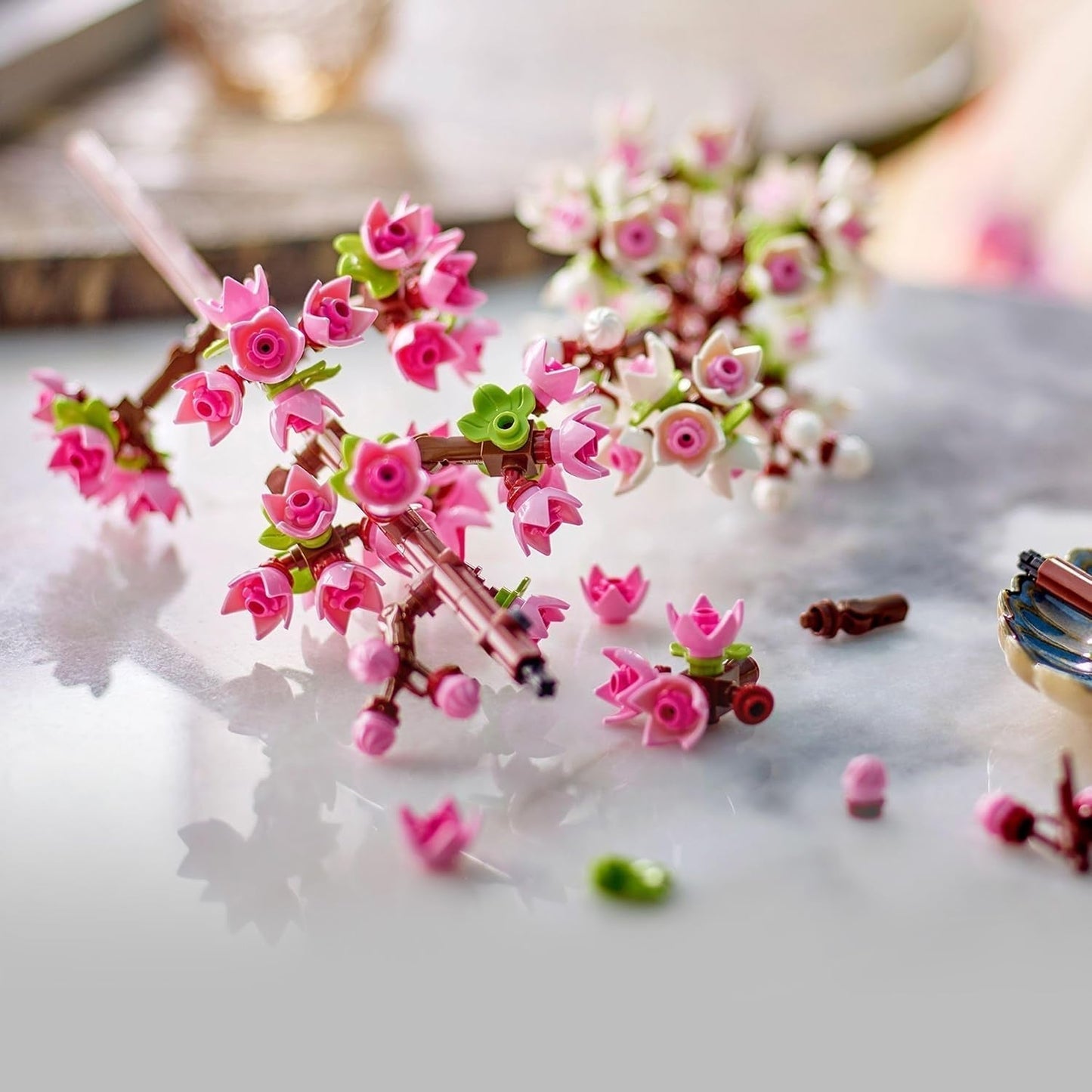 LEGO Botanicals Kwiaty wiśni - Sztuczne kwiaty do zbudowania - Ozdoby na biurko dla dzieci - Bukiet kwiatów na wystawę - Prezent dla kobiet i mężczyzn od 8 lat - Kolekcja botaniki 40725 Zestawy konstrukcyjne Besuche den LEGO-Store