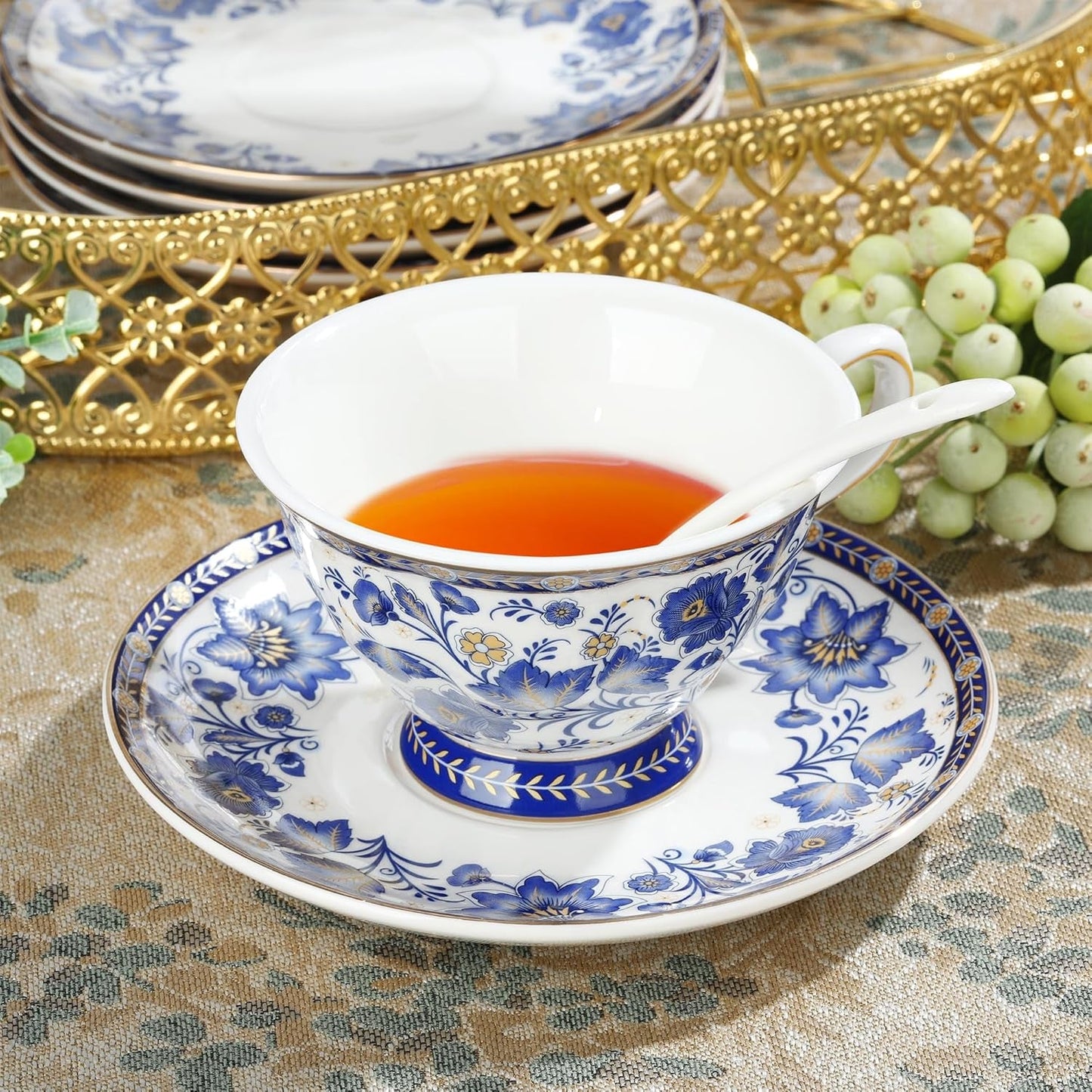 Fanquare Porcelanowy zestaw do herbaty w kształcie niebieskiego kwiatu z metalowym stojakiem Vintage porcelanowa filiżanka do kawy ze spodkiem Angielski zestaw do kawy dla dorosłych