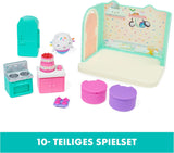 DOMEK DLA LAL GABBY'S DREAMWORKS - Pokój Deluxe, Cukiernia Ciastkowa, Kuchnia Kuchi (rum.: Ciasto), 3 meble i 2 pudełka-niespodzianki z akcesoriami, odpowiednie dla dzieci w wieku od 3 lat