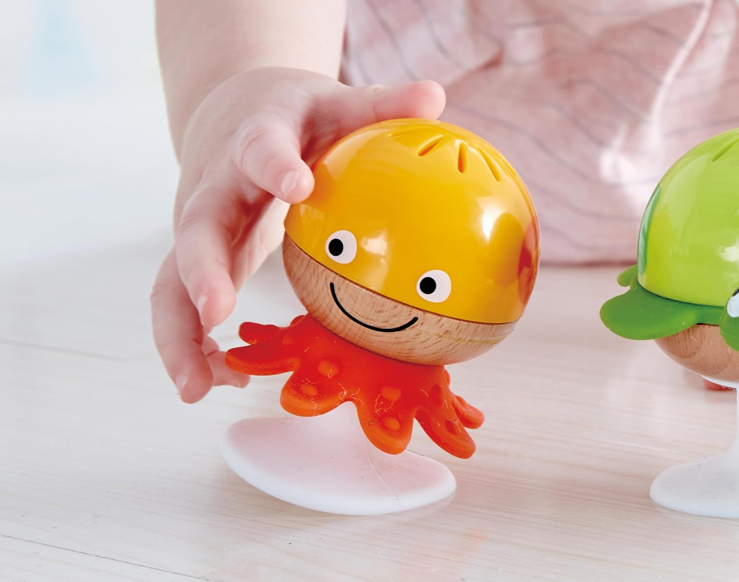 Zestaw grzechotek z przyssawką Hape | Trzy zwierzęta z elementami gryzaka, żółwia, ośmiornicy i wieloryba | Zabawka edukacyjna od 0 miesiąca życia Bebe Toys Naty Shop