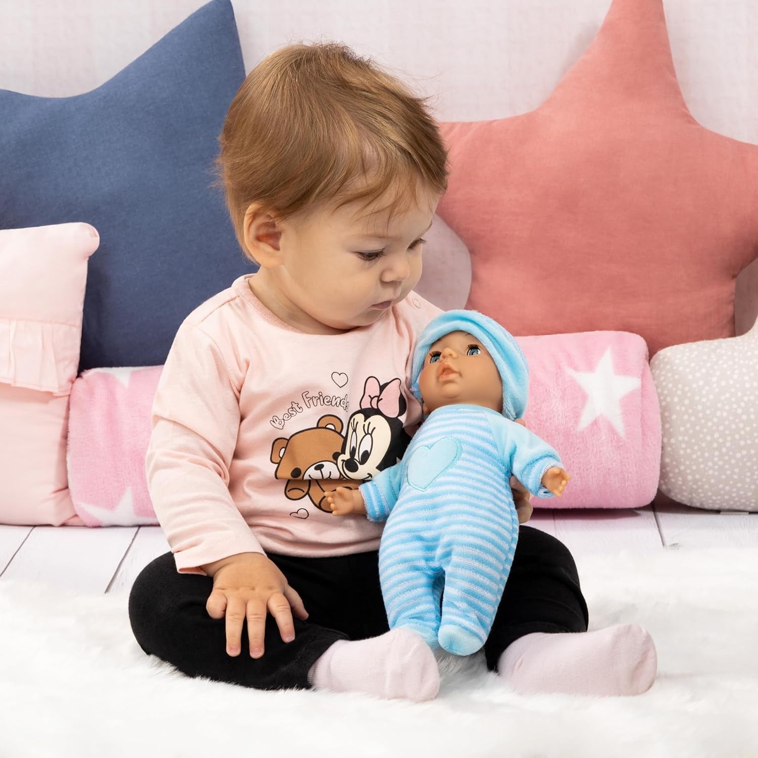 Bayer Design 92802AU Moje pierwsze dziecko 28 cm, laleczka bobas, lalka z miękkim ciałem ze śpiącymi oczami, bardzo poręczna, ładny strój, niebieski z sercem