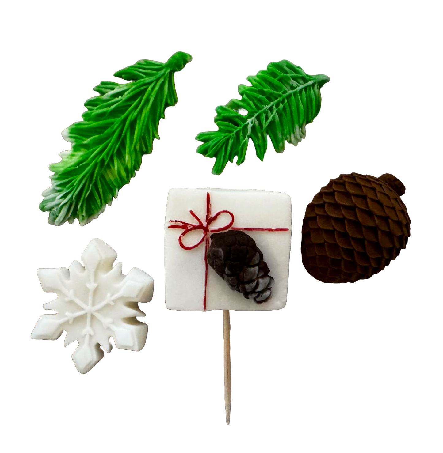 Zestaw 5 dekoracji z jadalnej pasty cukrowej, zima, igły jodły, płatek śniegu, szyszka. Ozdoby z pasty cukrowej Naty Shop