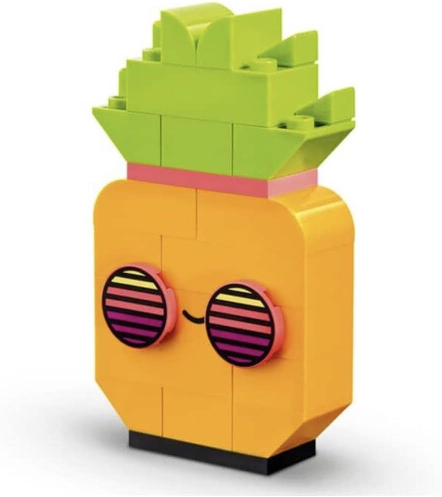 LEGO 11027 Klasyczny zestaw do kreatywnego budowania z neonem, zestaw klocków, zabawka do budowania z modelami: samochodu, ananasa, kosmity, wrotek, figurkami i nie tylko, dla dzieci od 5 lat i więcej Zestawy do budowania Besuche den LEGO-Store