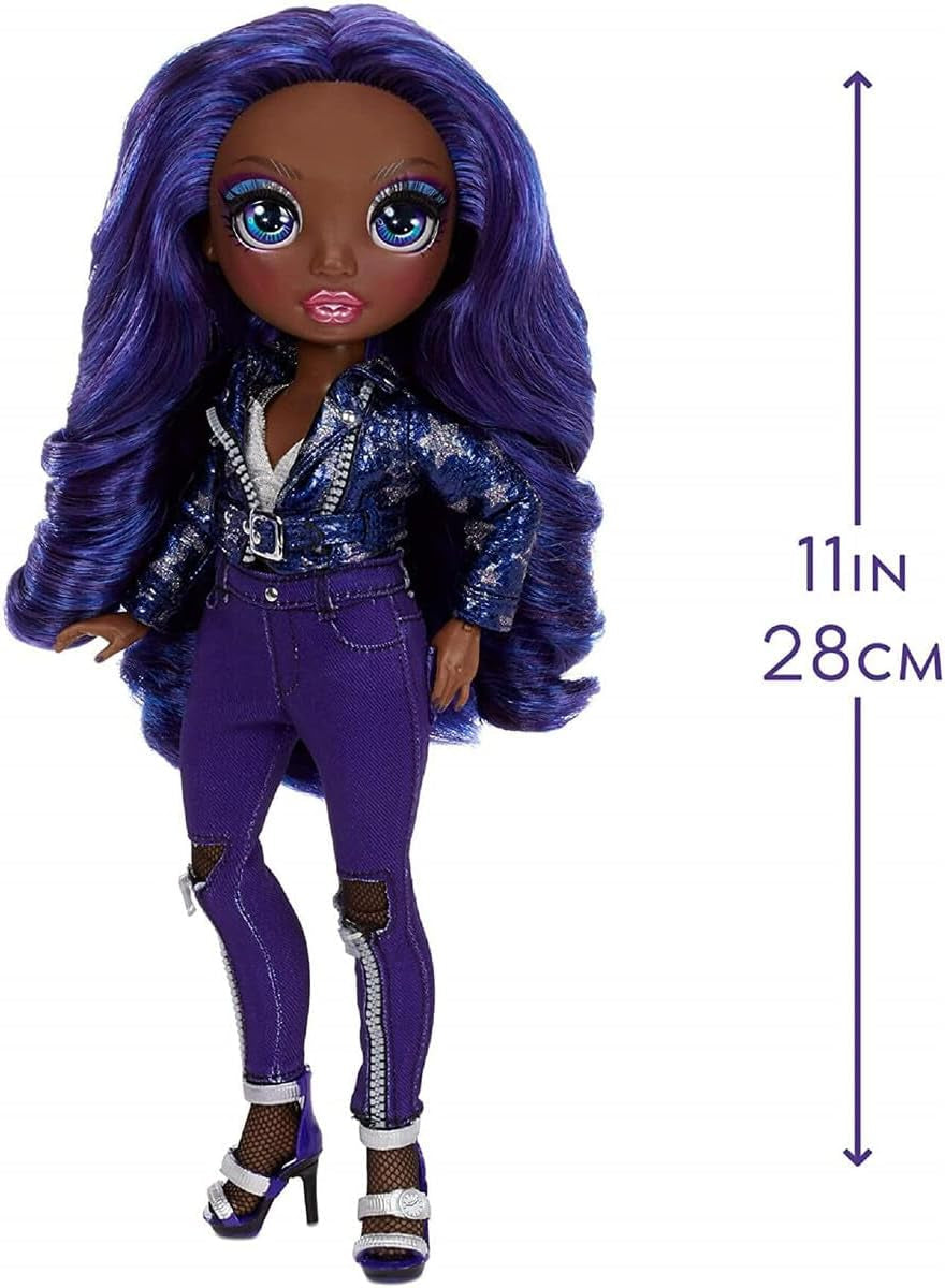 Lalka Rainbow High Fashion – Kristal Bailey – Lalka w kolorze indygo z 2 strojami Deluxe – Zawiera akcesoria dla lalek z serii 2 i stojak – świetny prezent dla dzieci i kolekcjonerów w wieku od 6 lat