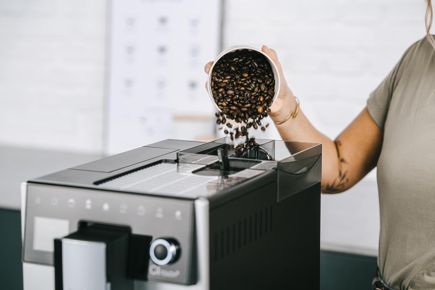 Melitta CI Touch - W pełni automatyczny ekspres do kawy z systemem mlecznym, ekspres ze zintegrowanym młynkiem do kawy i spieniaczem do mleka, m.in. do espresso lub cappuccino, srebrny