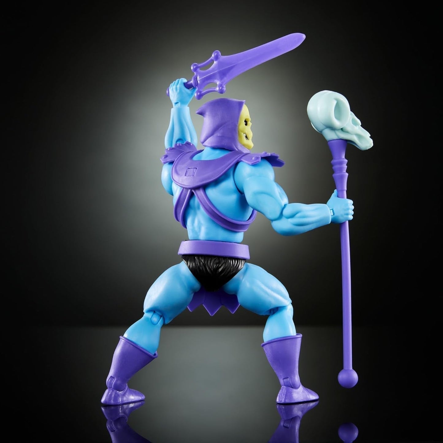Zabawka Masters of the Universe Origins, figurka Skeletora z kolekcji kreskówek, złoczyńca stojący ok. 14 cm ze zbroją, laską, mieczem i 2 maskami, figurki HYD24 Naty Shop