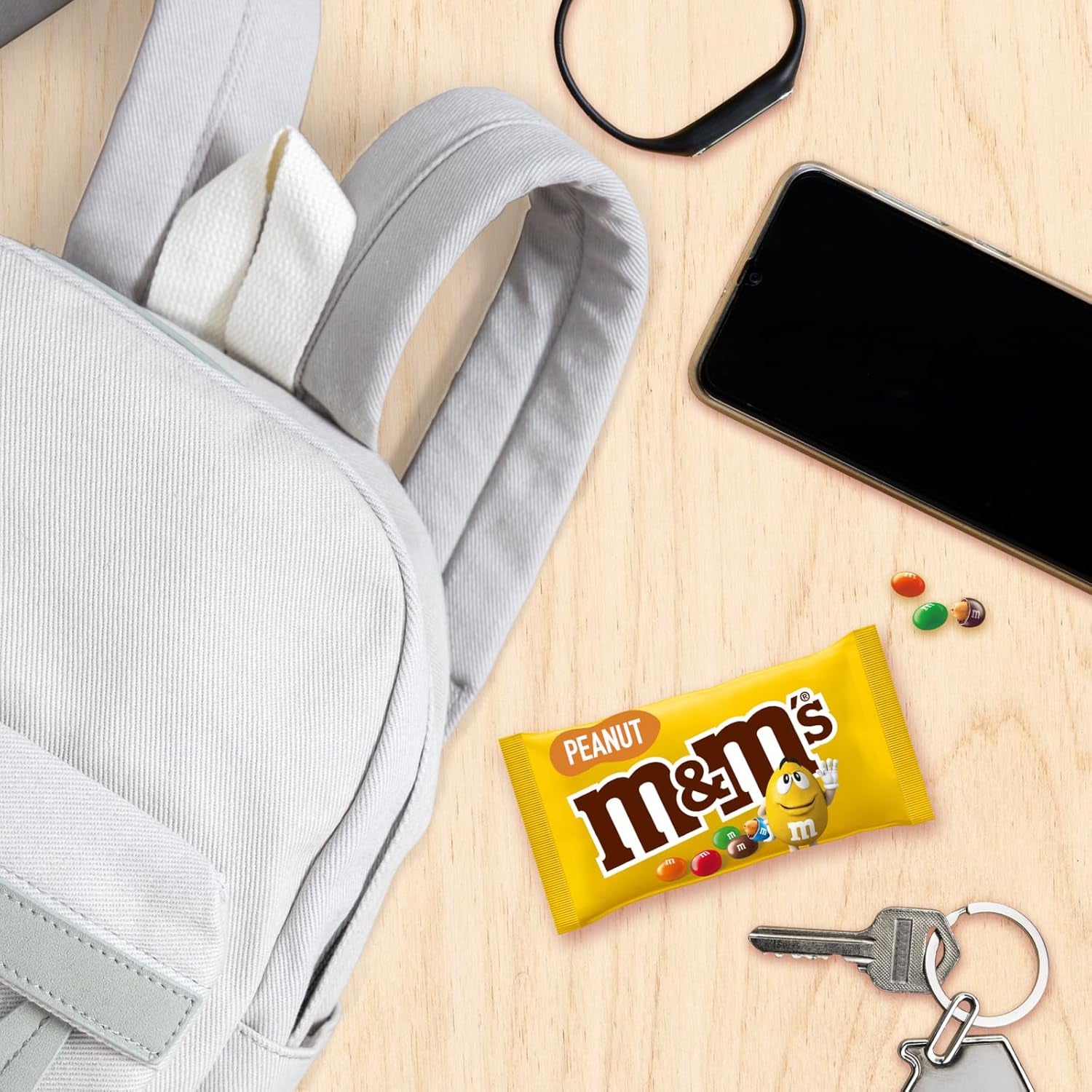 M&M's Peanut Chocolate Opakowanie zbiorcze 24 x 45 g Czekoladowa soczewica o smaku orzechowym Prezent czekoladowy (1080 g) Idealny jako poczęstunek o tematyce piłkarskiej