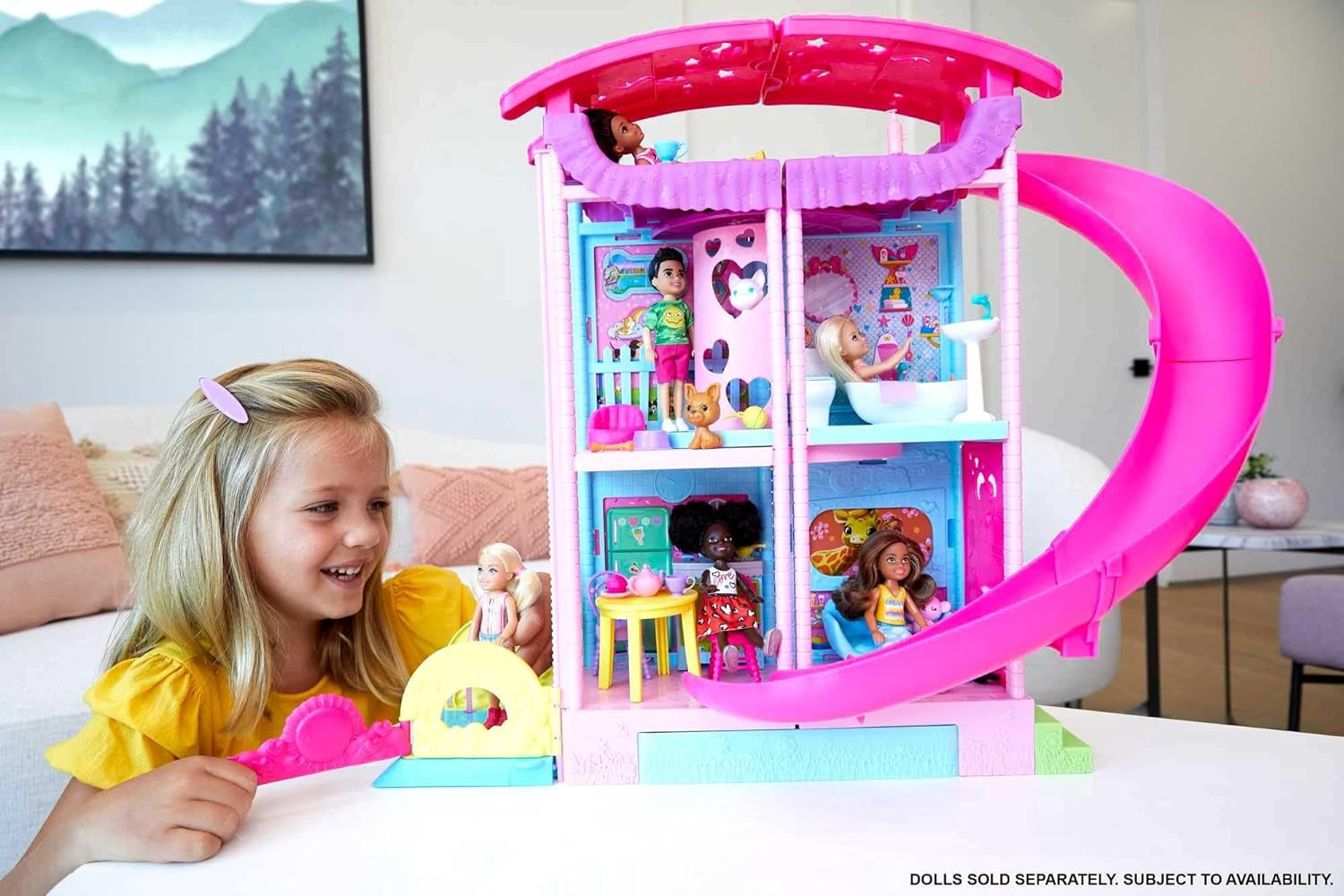 Barbie Chelsea Playhouse — 3 zmieniające się piętra, tajne strefy zabaw, winda, basen, zjeżdżalnia, 2 zwierzęta i ponad 20 akcesoriów, dla dzieci w wieku 3+, HHX44