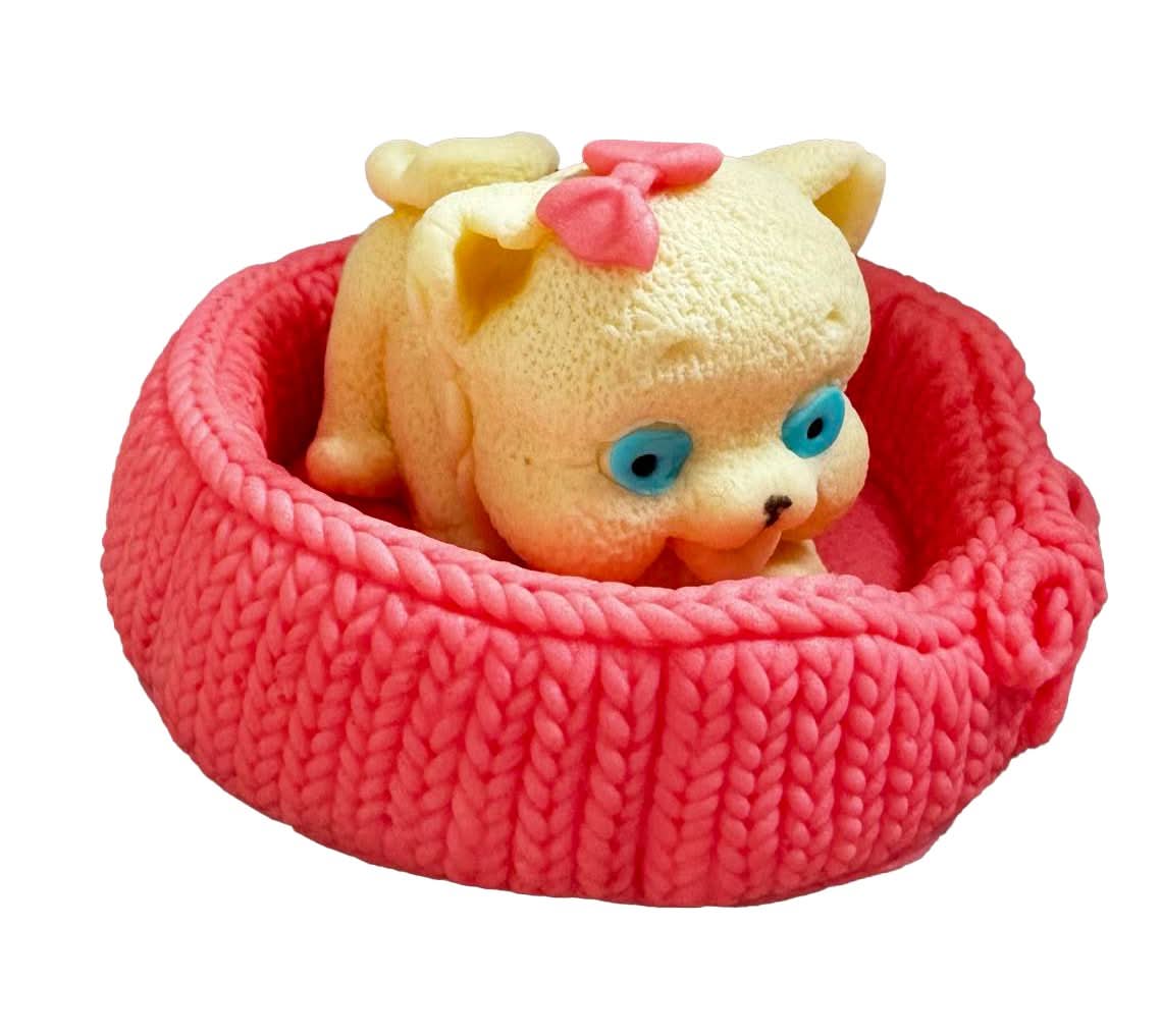 Jadalna dekoracja cukrowa, Kotek w koszyku. Ozdoby ze sklepu Sugar Paste Nati