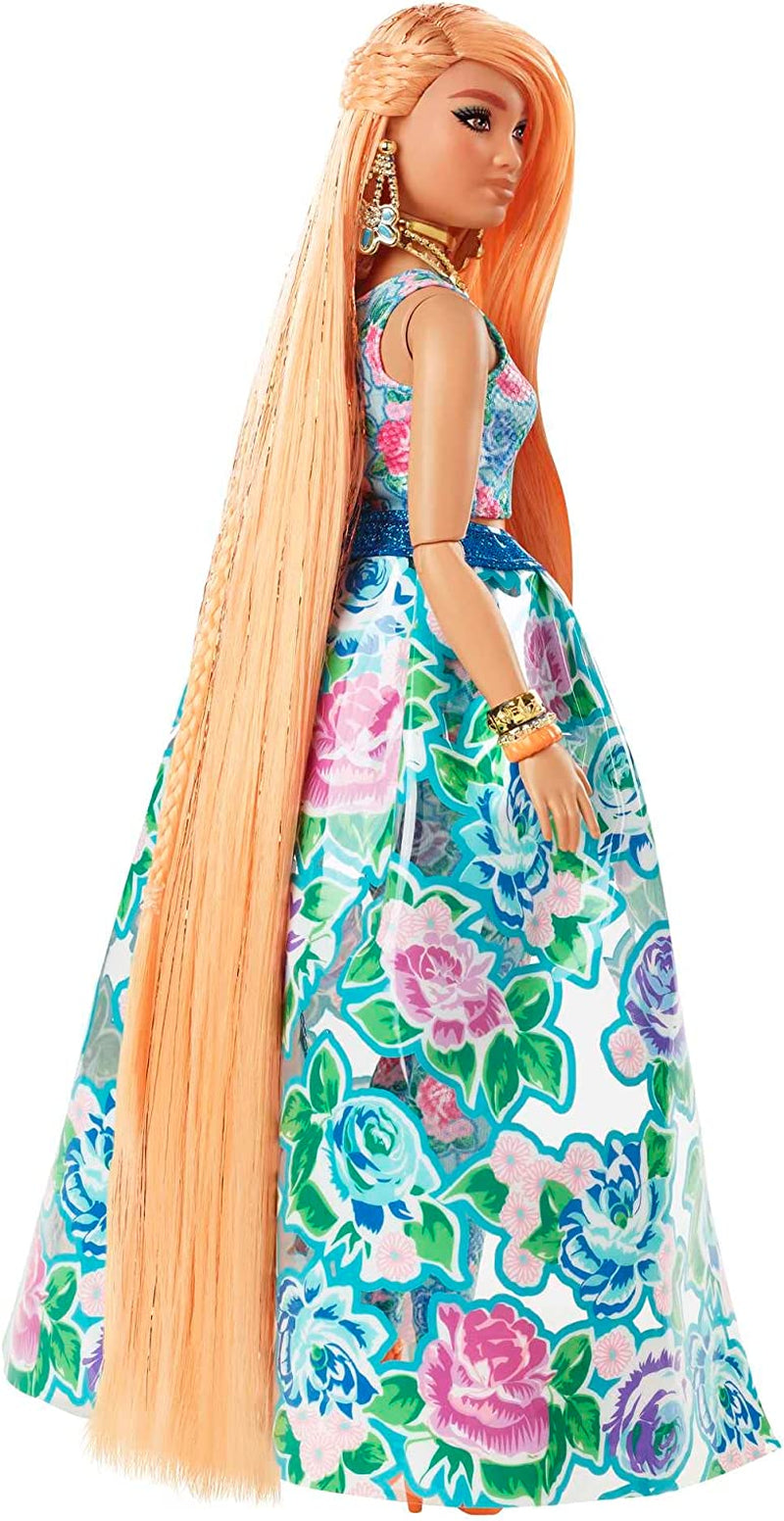 Barbie Extra Fancy, kręcone, długie truskawkowe blond włosy, dwuczęściowy kostium, niebieski kot, różowa torba, ananasowe okulary przeciwsłoneczne z lalką, odpowiednie jako prezent, lalki Hhn14 Naty Shop