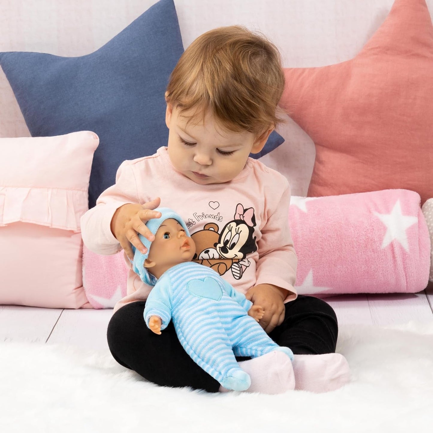 Bayer Design 92802AU Moje pierwsze dziecko 28 cm, laleczka bobas, lalka z miękkim ciałem ze śpiącymi oczami, bardzo poręczna, ładny strój, niebieski z sercem