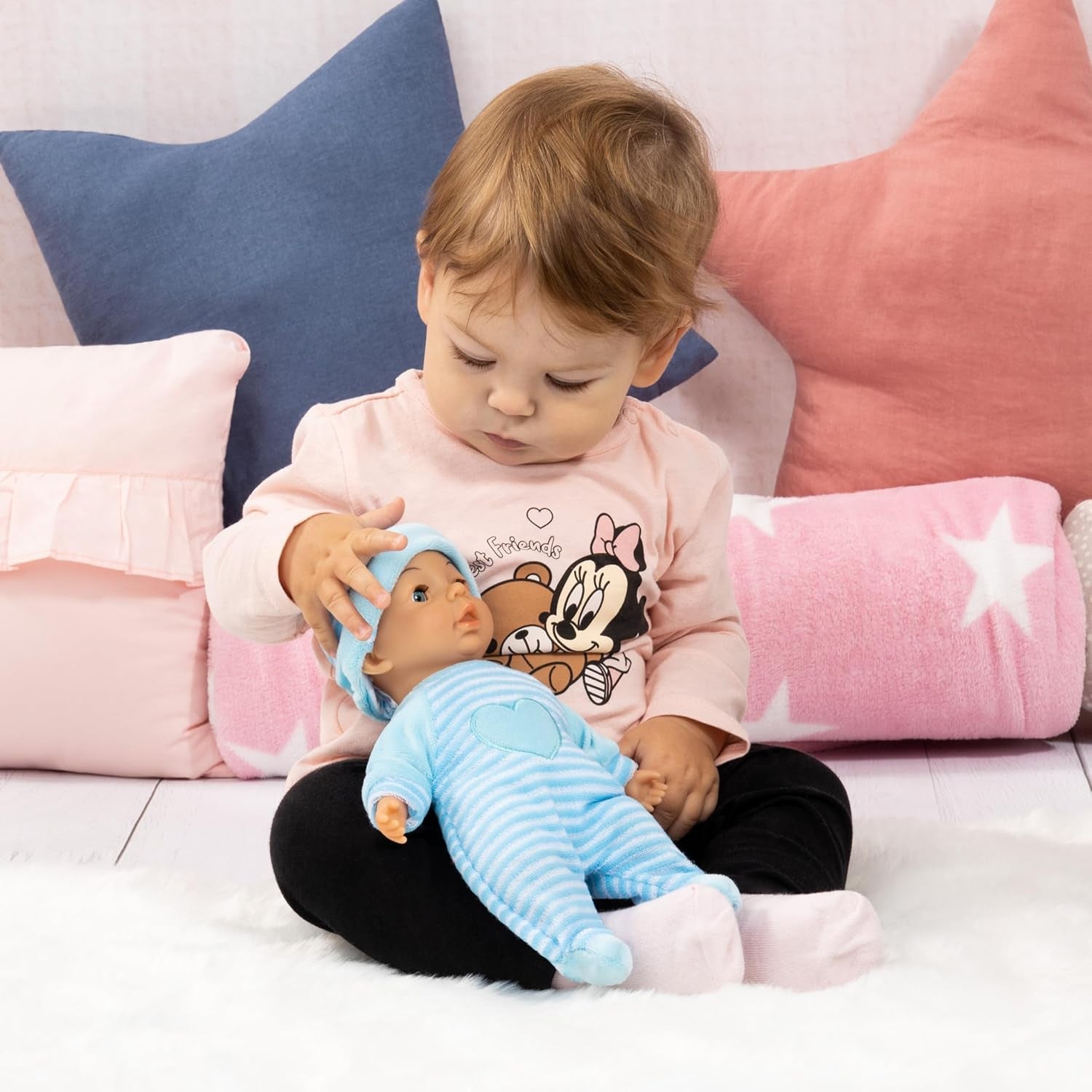 Bayer Design 92802AU Moje pierwsze dziecko 28 cm, laleczka bobas, lalka z miękkim ciałem ze śpiącymi oczami, bardzo poręczna, ładny strój, niebieski z sercem