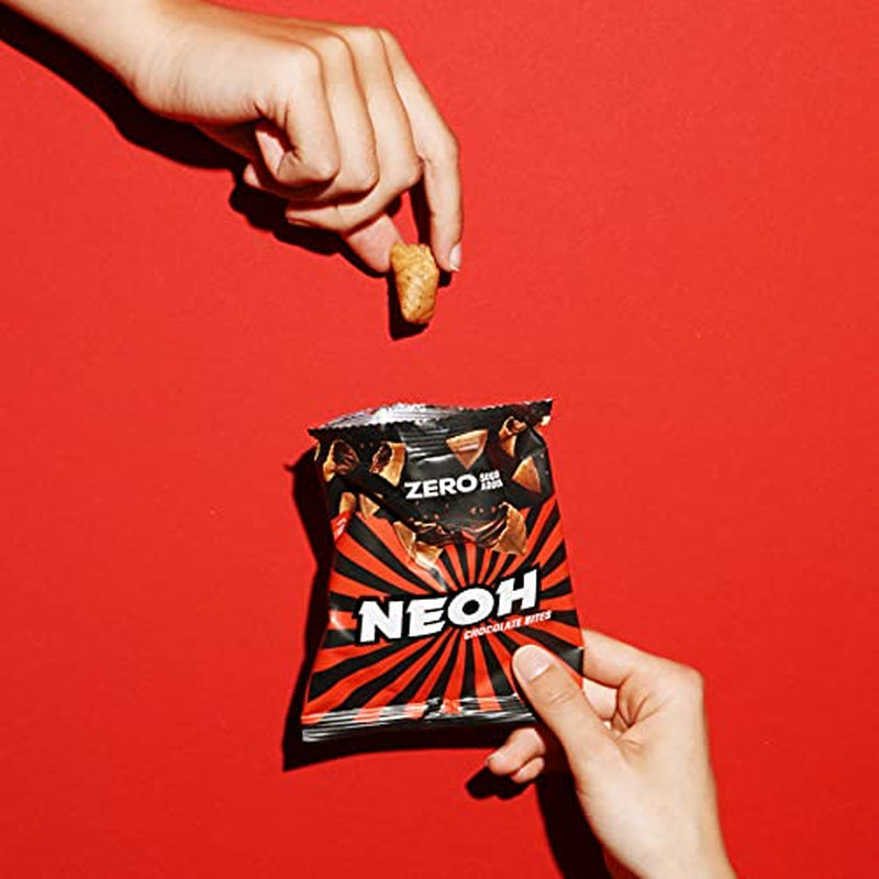 NEOH Czekoladowe Kawałki | Bez dodatku cukru, 100kcal w porcji, chrupiące kawałki z kremowym nadzieniem z orzechów laskowych i kakao, idealne na wynos lub jako zamiennik musli | Keto, Niska zawartość węglowodanów | Opakowanie 3 x 29 g