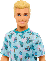 Lalka Barbie Ken Fashionistas - koszulka z nadrukiem kaktusa i palmy, białe spodenki i tenisówki, idealna na przygody z przyjaciółmi i spacery po mieście, dla dzieci w wieku od 3 lat i starszych, lalki HJT10 Naty Shop