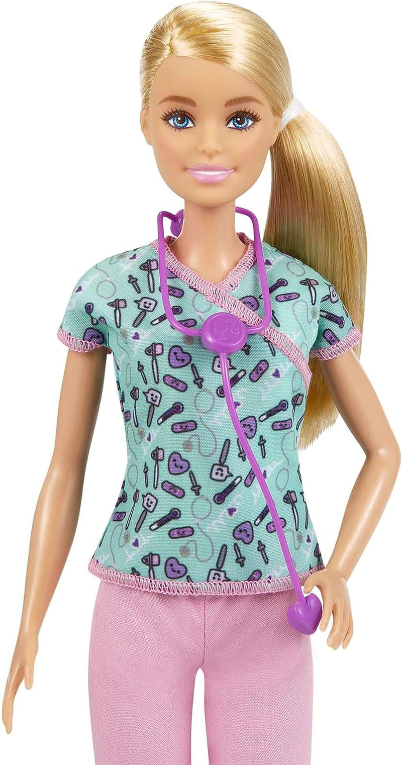 Lalka Barbie GTW39 - Pielęgniarka (ok. 30 cm) z nadrukiem na górze i różowymi spodniami, białymi butami i stetoskopem, świetny prezent dla dzieci w wieku 3 lat i starszych