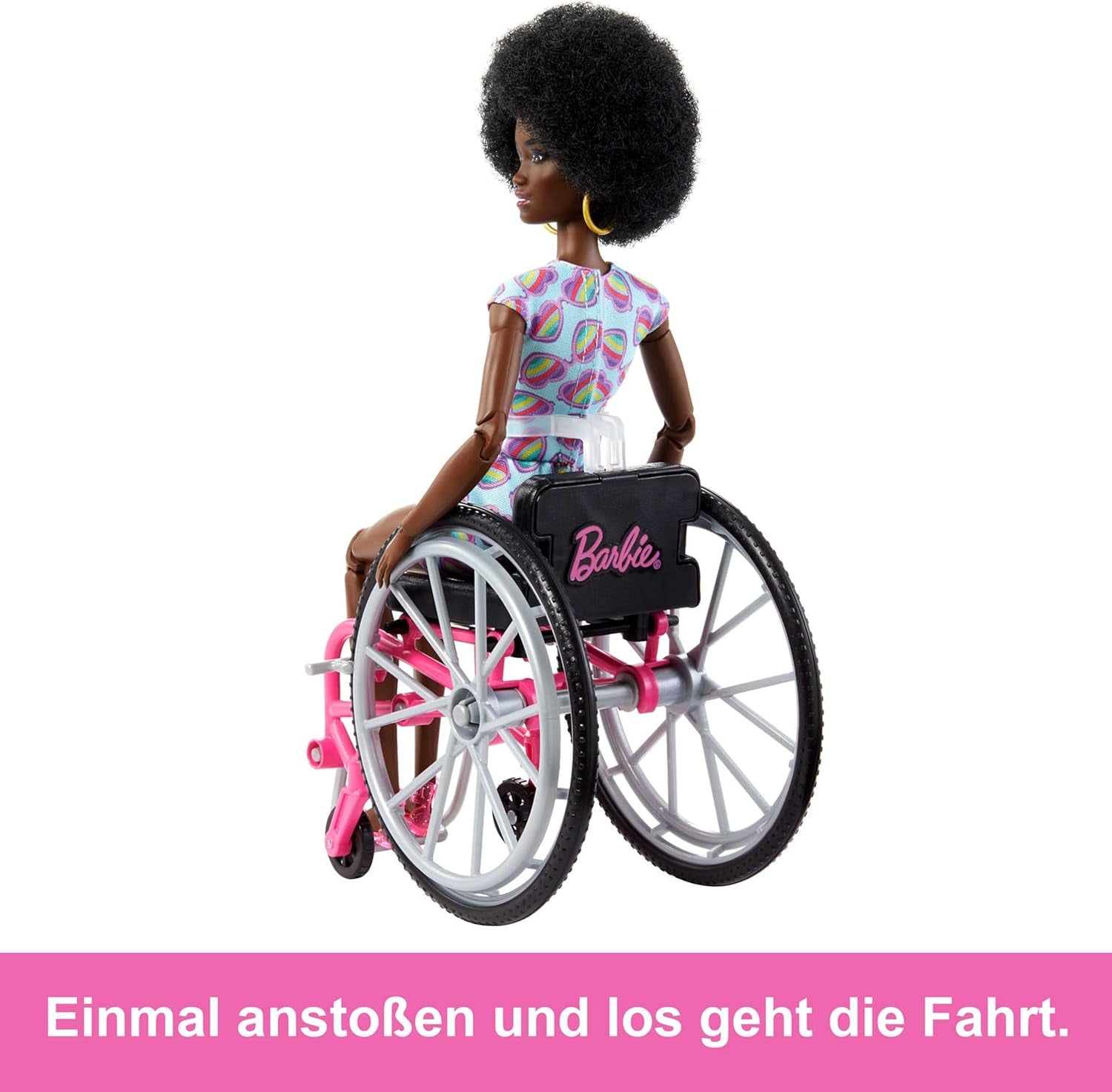 Barbie Fashionistki Czarne włosy Kolorowy kombinezon Rampa dla wózków inwalidzkich Wózek inwalidzki Lalka w zestawie Zabawka dla dzieci w wieku 3+ HJT14