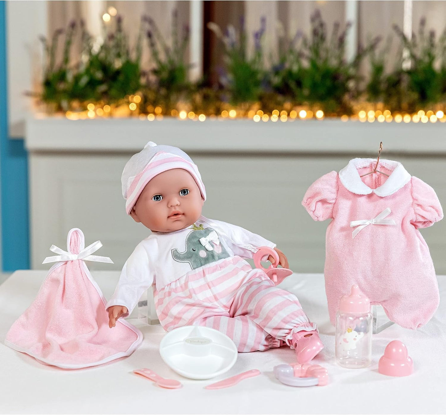 JC Toys - Berenguer Boutique 38 cm, miękka, realistyczna lalka z otwartymi/zamkniętymi ustami, 10-częściowy zestaw upominkowy, butelka dla dziecka, grzechotka, smoczek i akcesoria, różowy, wiek 2+