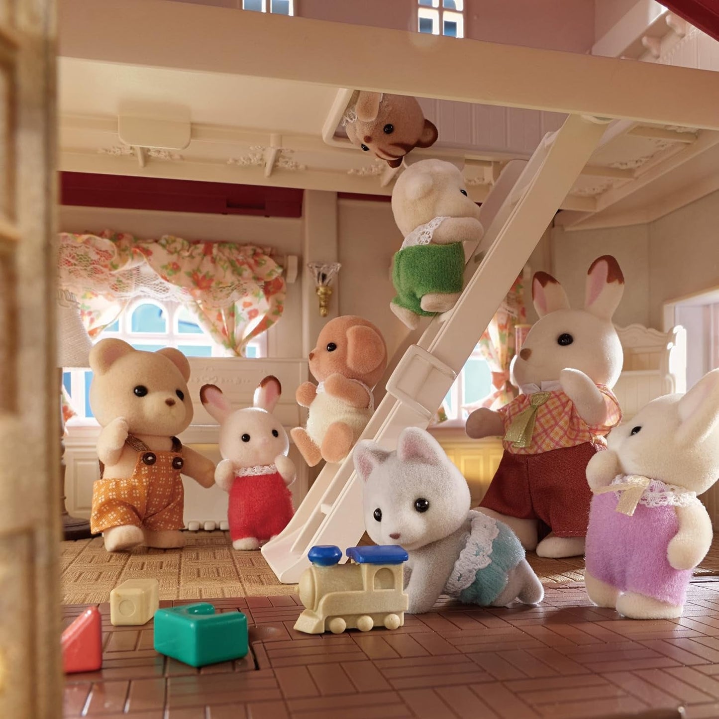 Sylvanian Families 5716 Kamienica z pokojem na poddaszu