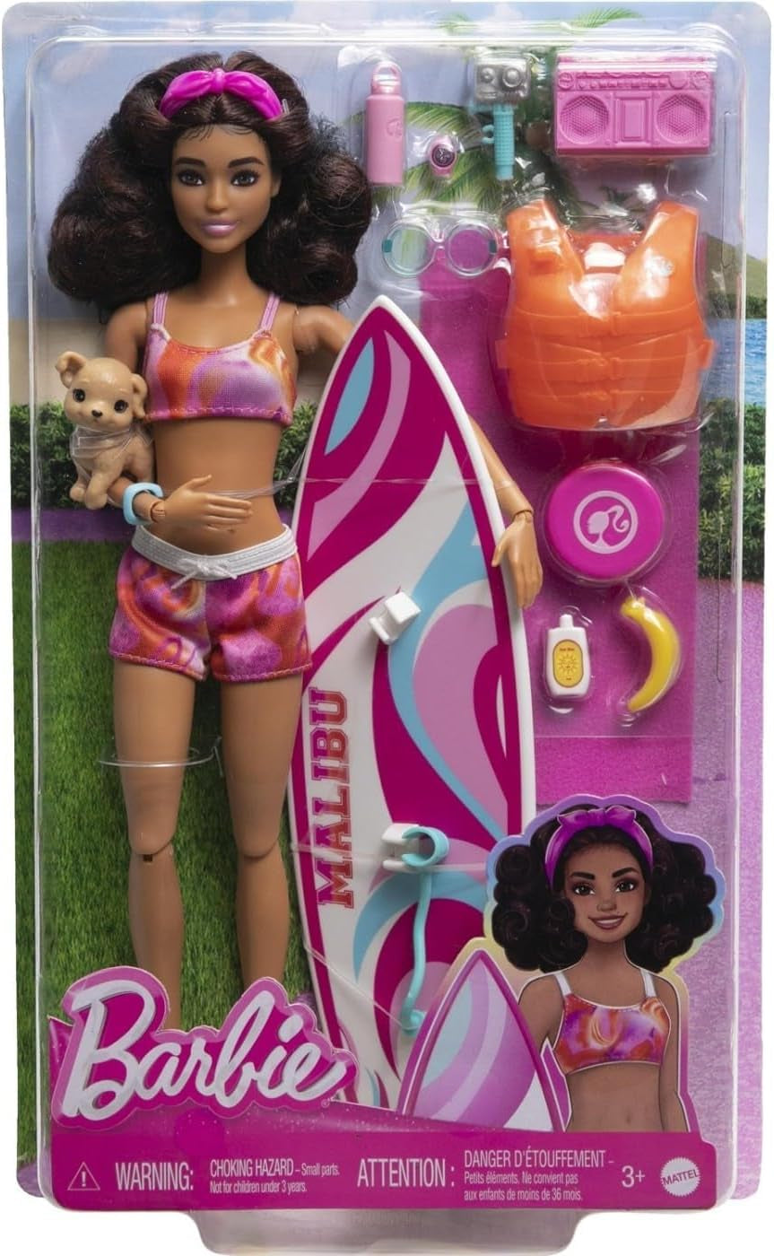 Lalka Barbie Surfer z deską surfingową i rączką, ręcznikiem i radiem do przygód i opowieści na plaży, klipsami i paskiem na kostkę do realistycznego surfowania, wiek: 3+ HPL69 Naty Shop Modern Dolls