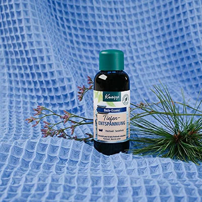 Kneipp, olejek do kąpieli z naturalnym olejkiem eterycznym z paczuli i ekstraktem z drzewa sandałowego do głębokiego relaksu i uspokojenia, 100ml Naty Shop