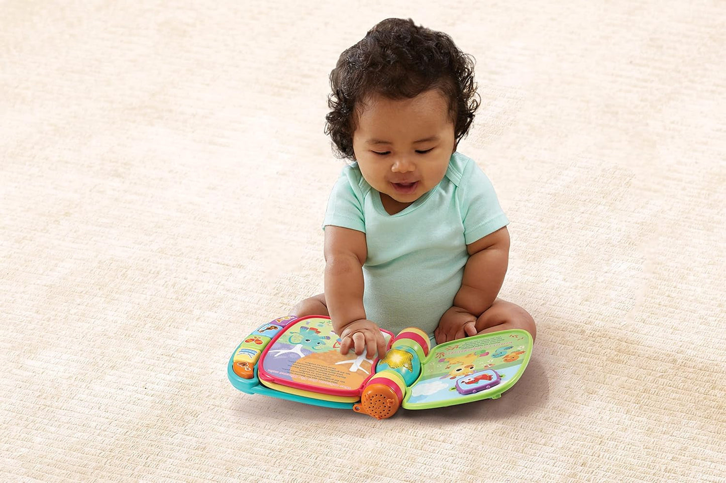 Stół do zabawy VTech Baby Adventure - Kolorowy stół do zabawy dla dzieci z 6 boiskami i elementami interaktywnymi oraz książeczka z piosenkami Baby My First 6-stronicowa kolorowa książeczka i ruchome elementy do zabawy Bebe Toys Naty Shop