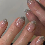 24 szt. French Press On Nails Krótkie błyszczące srebrne wzornictwo Owalne sztuczne paznokcie Klej na akrylowych błyszczących paznokciach Fałszywe paznokcie dla kobiet dziewczyn