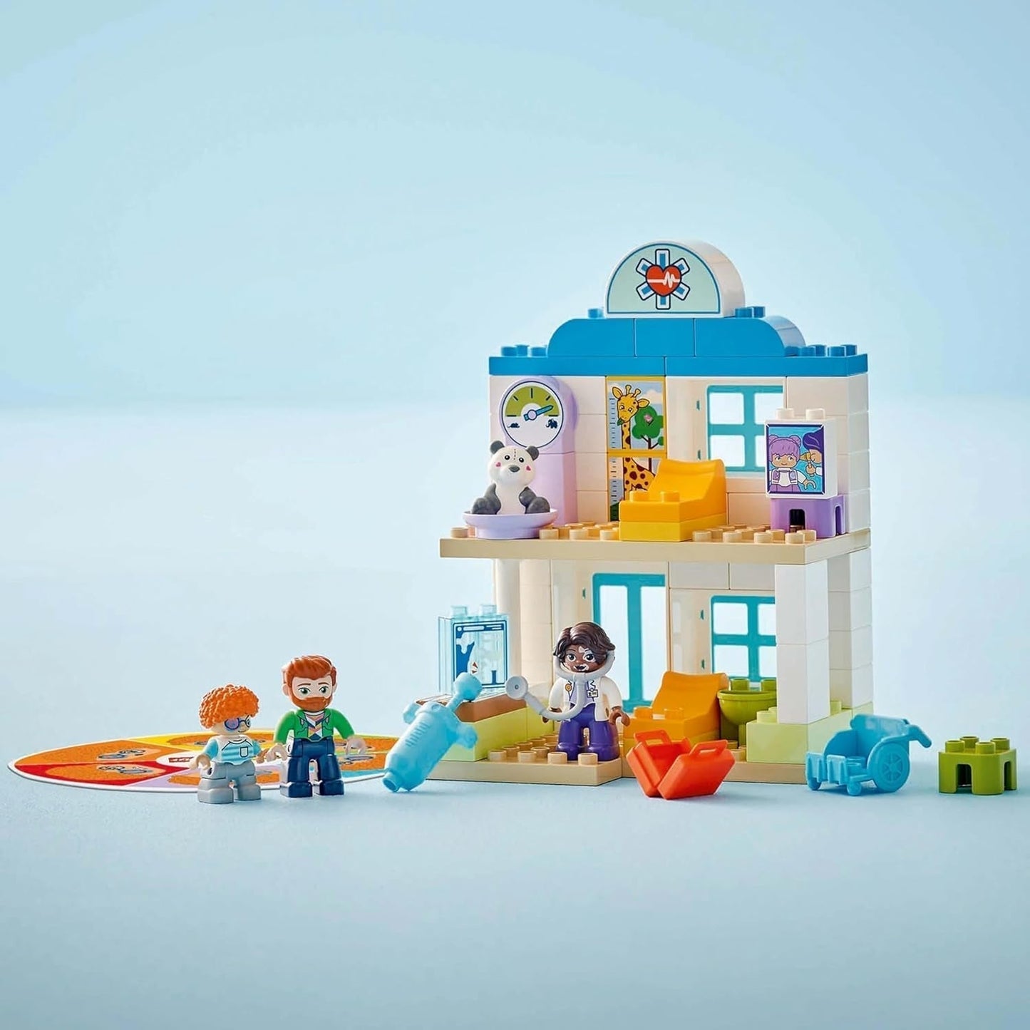 LEGO DUPLO Miasto Pierwsza wizyta u lekarza, zabawka do budowania, zestaw do rozwijania umiejętności motorycznych, prezent dla dwuletnich maluchów, zabawka edukacyjna, odgrywanie ról w szpitalu 10449 Zestawy do budowania Besuche den LEGO-Store
