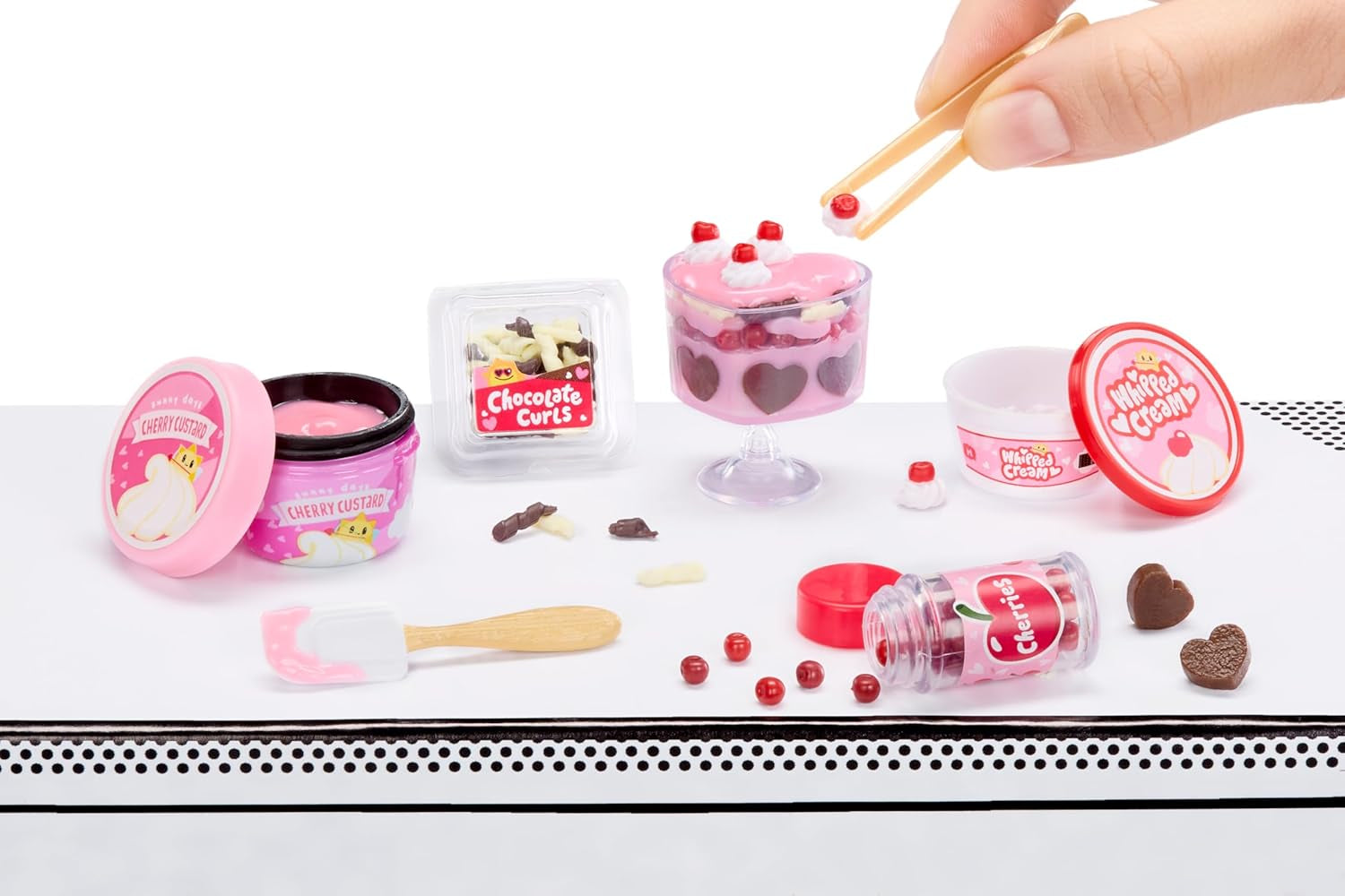 MGA Miniverse – Zrób to Mini z miłością – Mini przedmioty kolekcjonerskie, Zestaw do rękodzieła z żywicy DIY, Seria walentynkowa, Repliki żywności, Niejadalne – Dla kolekcjonerów i dzieci w wieku od 8 lat