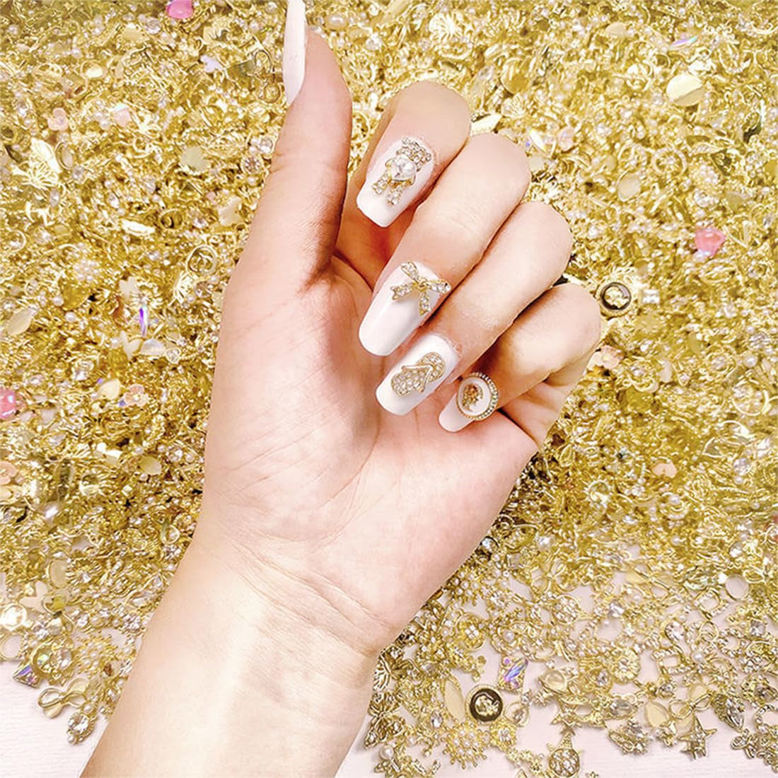 50 Stück Gold Nail Charms, Błyszczące 3D Nail Art Charms, Glitzersteine ​​​​Nägel Perle Legierung Nagel, Schmetterling Strasssteine ​​​​Nägel Charms, DIY Nail Art Zubehör, Für Mädchen Frauen
