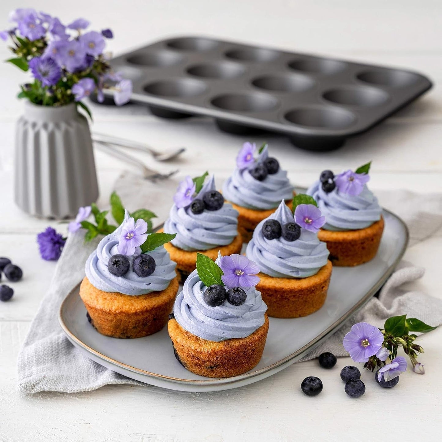 Zenker 12Er Muffinform Energy, Premium-Backform, Für Köstliche Kuchen, Verkürzt Die Backzeit Um Bis Zu 20% (Farbe: Silber/Anthrazit), Menge: 1 Stück, Hellgrau Und Dunkelgrau Formy i blachy do pieczenia Naty Shop